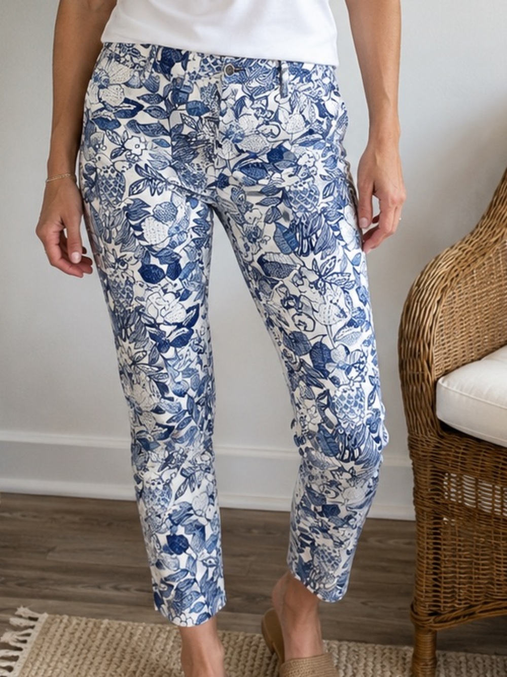 Vineyard Vines Women’s Size 2 Blue White Tropical Bird Floral Print Pants